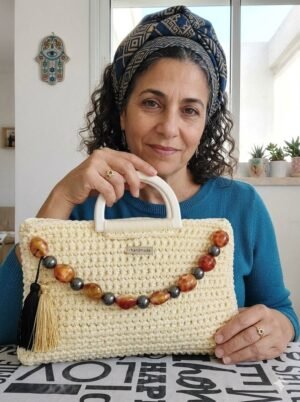Elegant Cream-Coloured Handbag